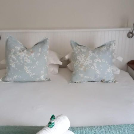 137 High Street Guest House เกรแฮมส์ทาวน์ ภายนอก รูปภาพ