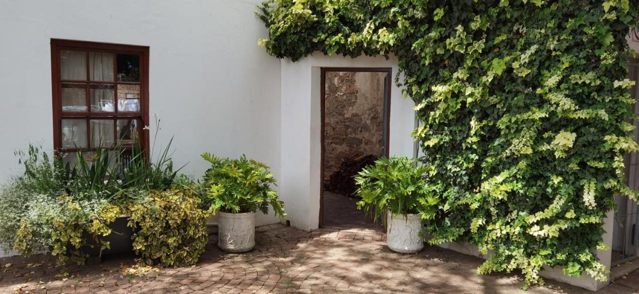 137 High Street Guest House เกรแฮมส์ทาวน์ ภายนอก รูปภาพ