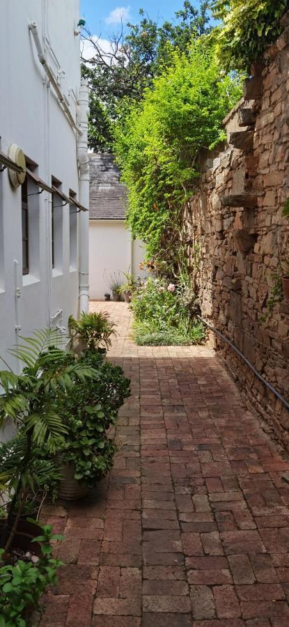 137 High Street Guest House เกรแฮมส์ทาวน์ ภายนอก รูปภาพ