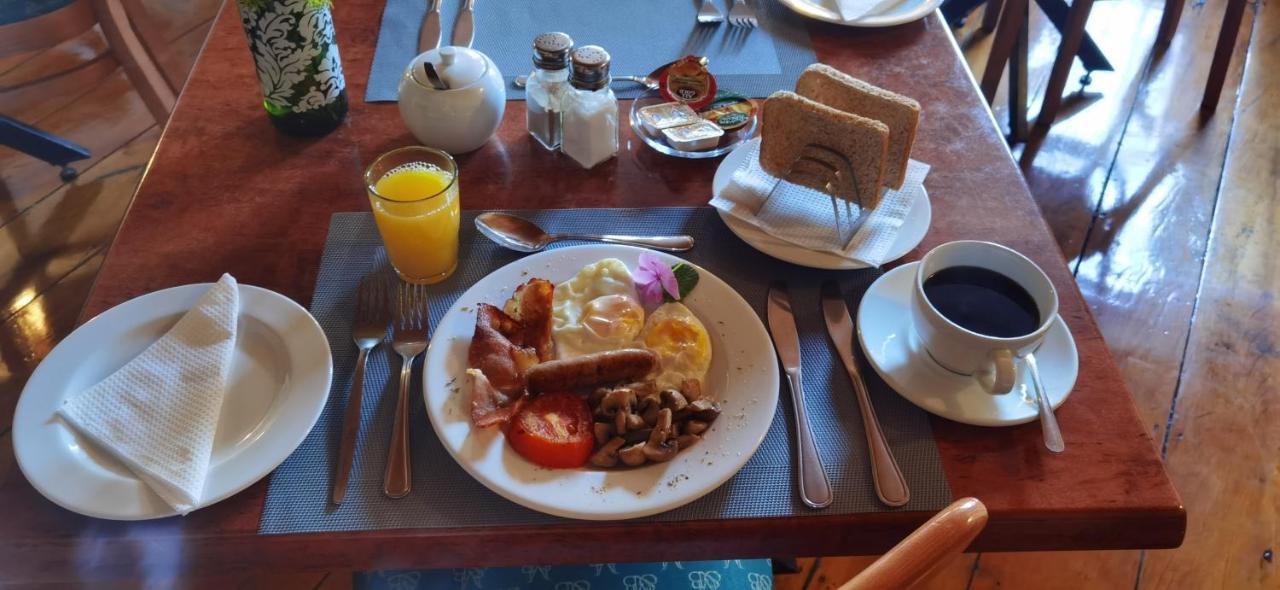 137 High Street Guest House เกรแฮมส์ทาวน์ ภายนอก รูปภาพ