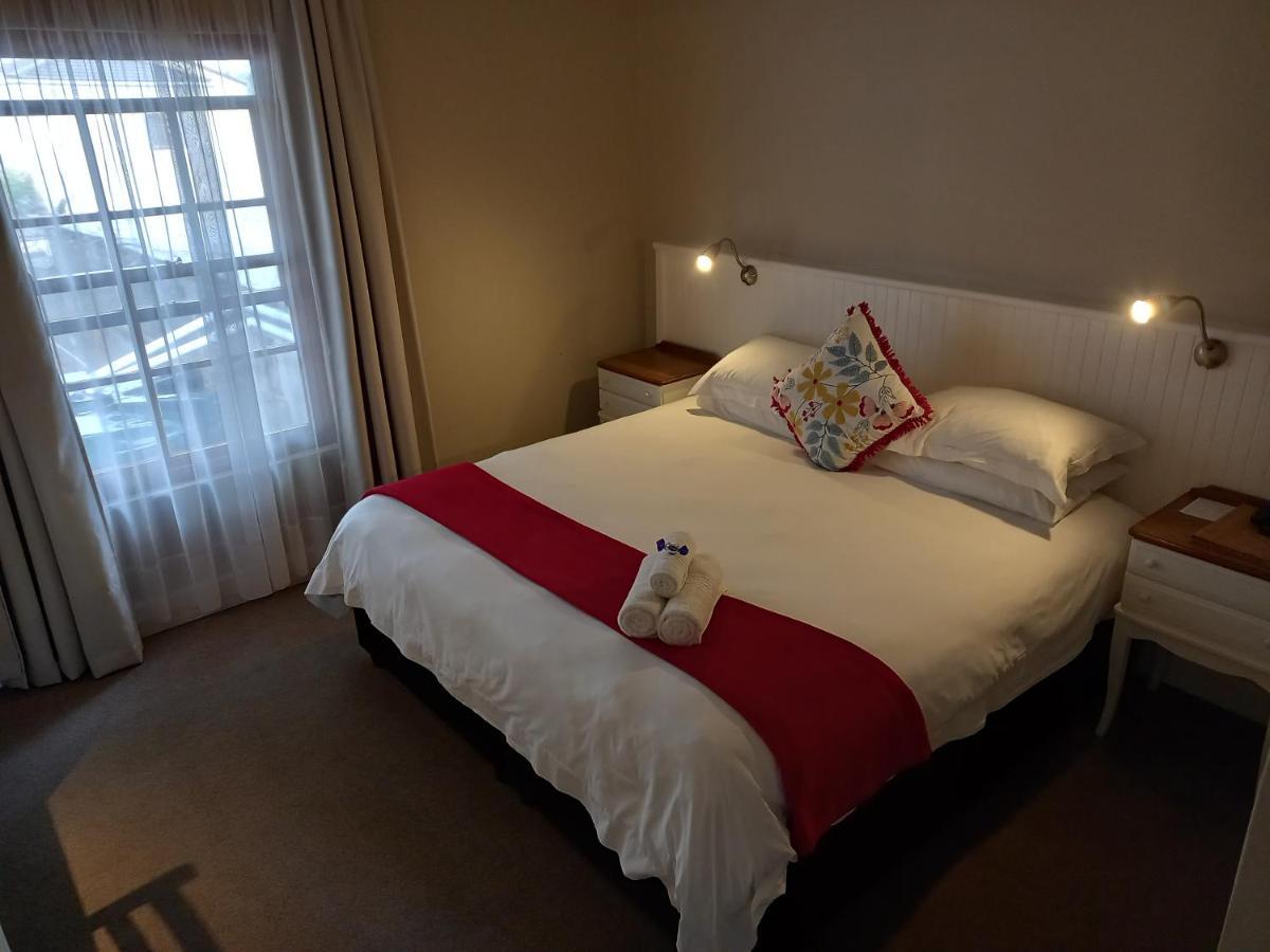 137 High Street Guest House เกรแฮมส์ทาวน์ ภายนอก รูปภาพ