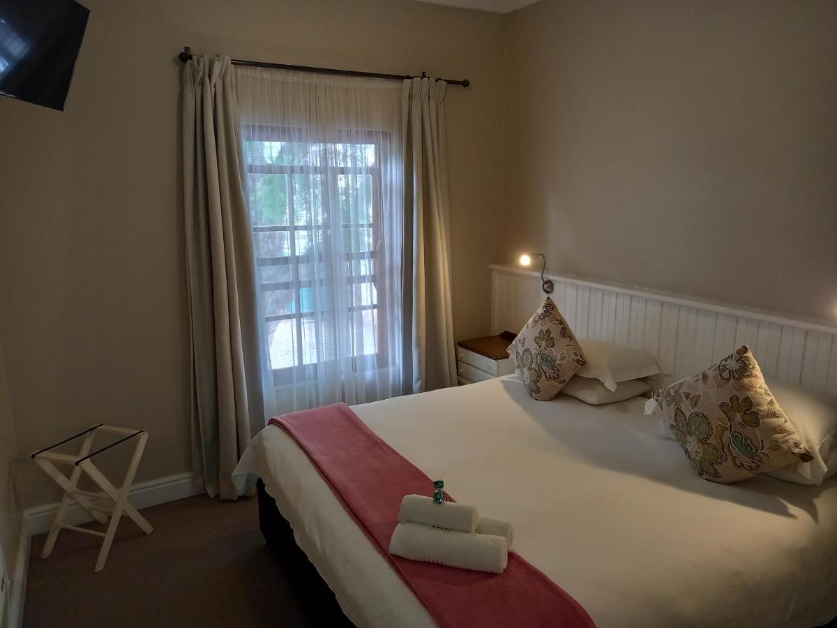 137 High Street Guest House เกรแฮมส์ทาวน์ ภายนอก รูปภาพ