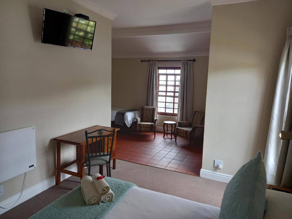 137 High Street Guest House เกรแฮมส์ทาวน์ ภายนอก รูปภาพ