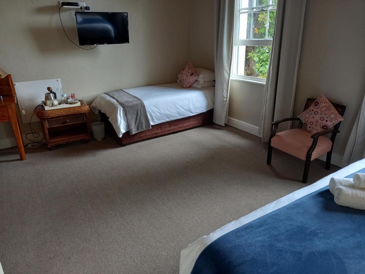 137 High Street Guest House เกรแฮมส์ทาวน์ ภายนอก รูปภาพ