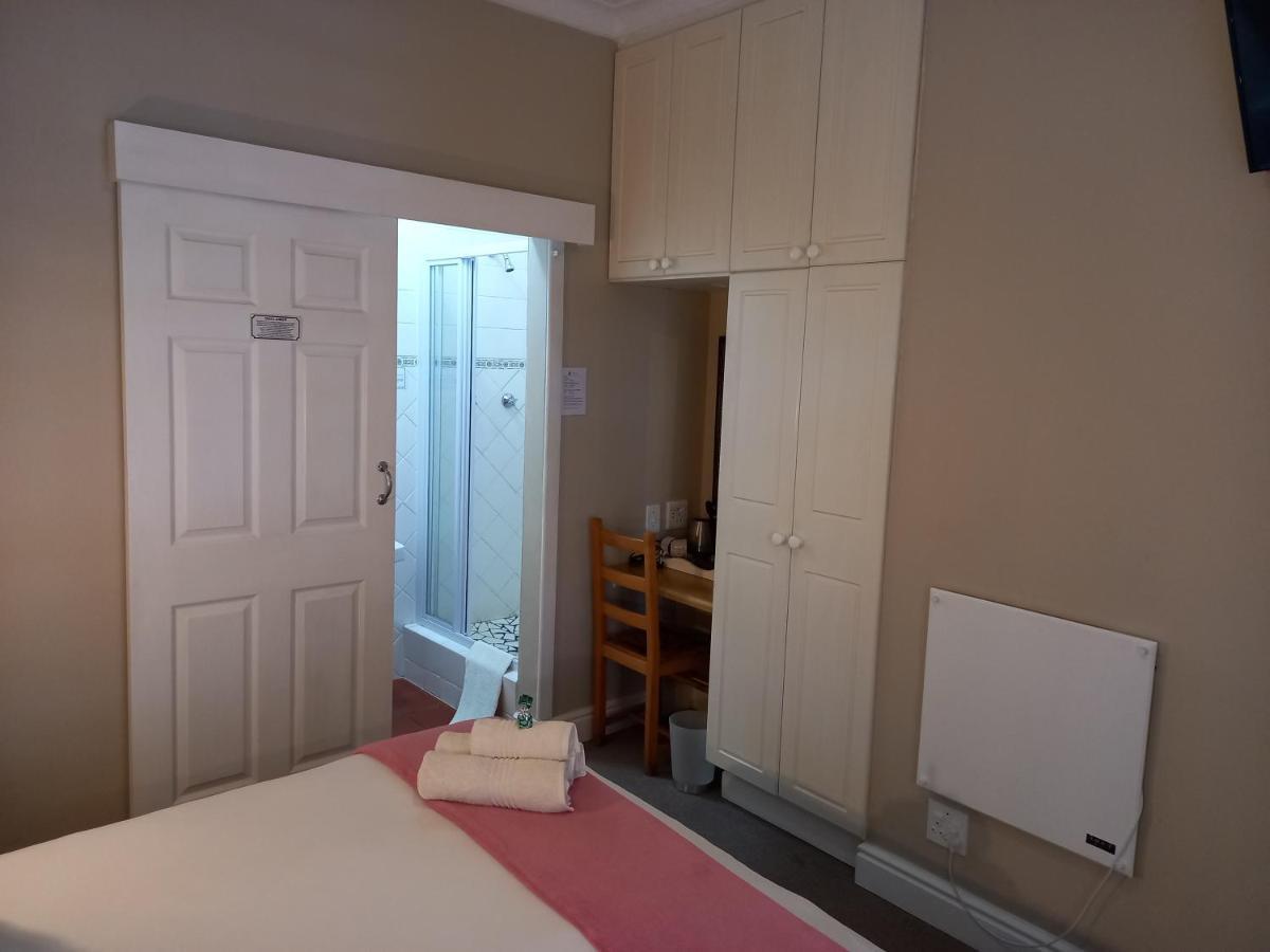 137 High Street Guest House เกรแฮมส์ทาวน์ ภายนอก รูปภาพ