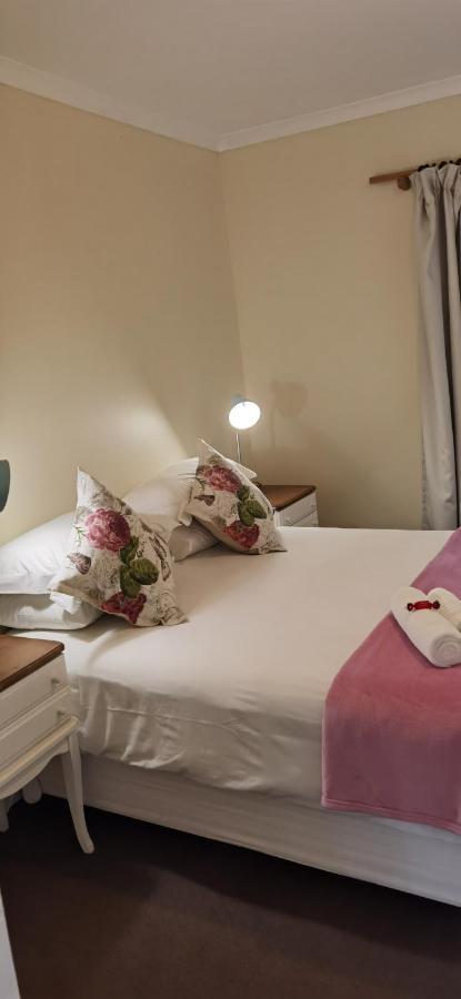 137 High Street Guest House เกรแฮมส์ทาวน์ ภายนอก รูปภาพ