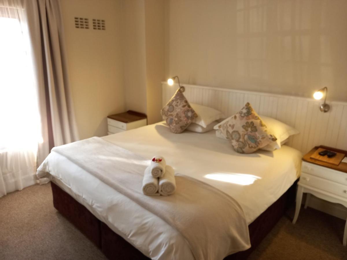 137 High Street Guest House เกรแฮมส์ทาวน์ ภายนอก รูปภาพ