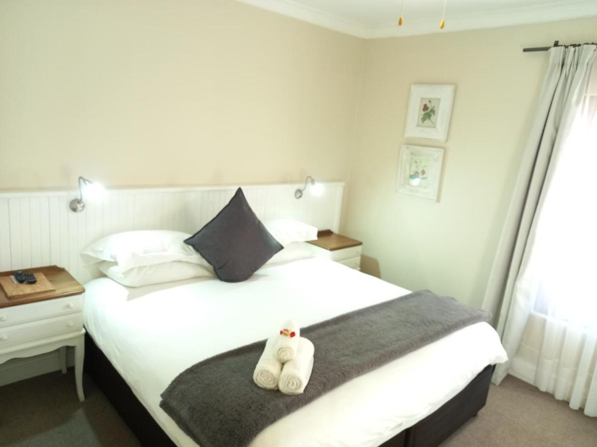137 High Street Guest House เกรแฮมส์ทาวน์ ภายนอก รูปภาพ