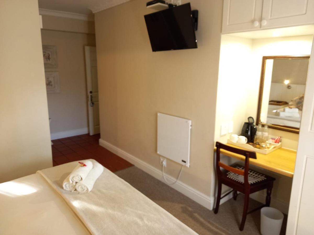137 High Street Guest House เกรแฮมส์ทาวน์ ภายนอก รูปภาพ