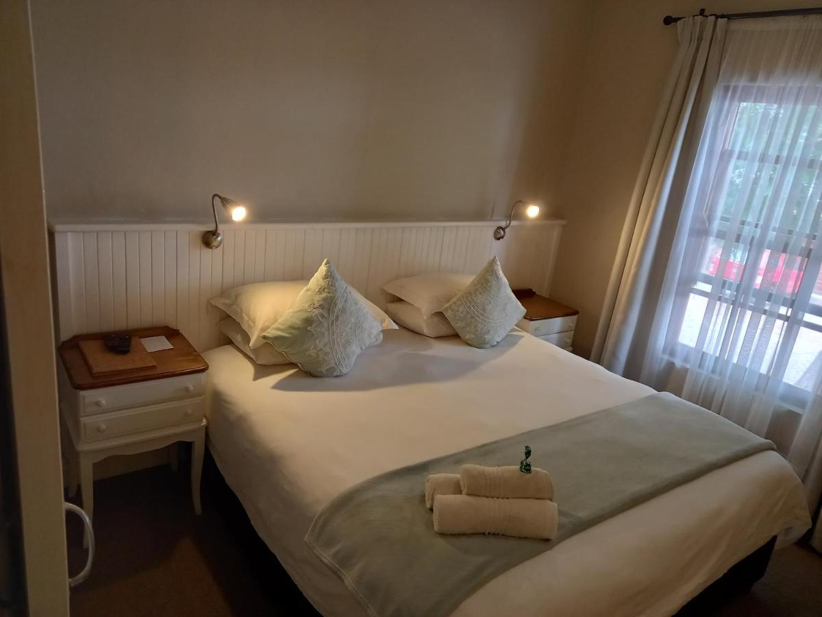 137 High Street Guest House เกรแฮมส์ทาวน์ ภายนอก รูปภาพ