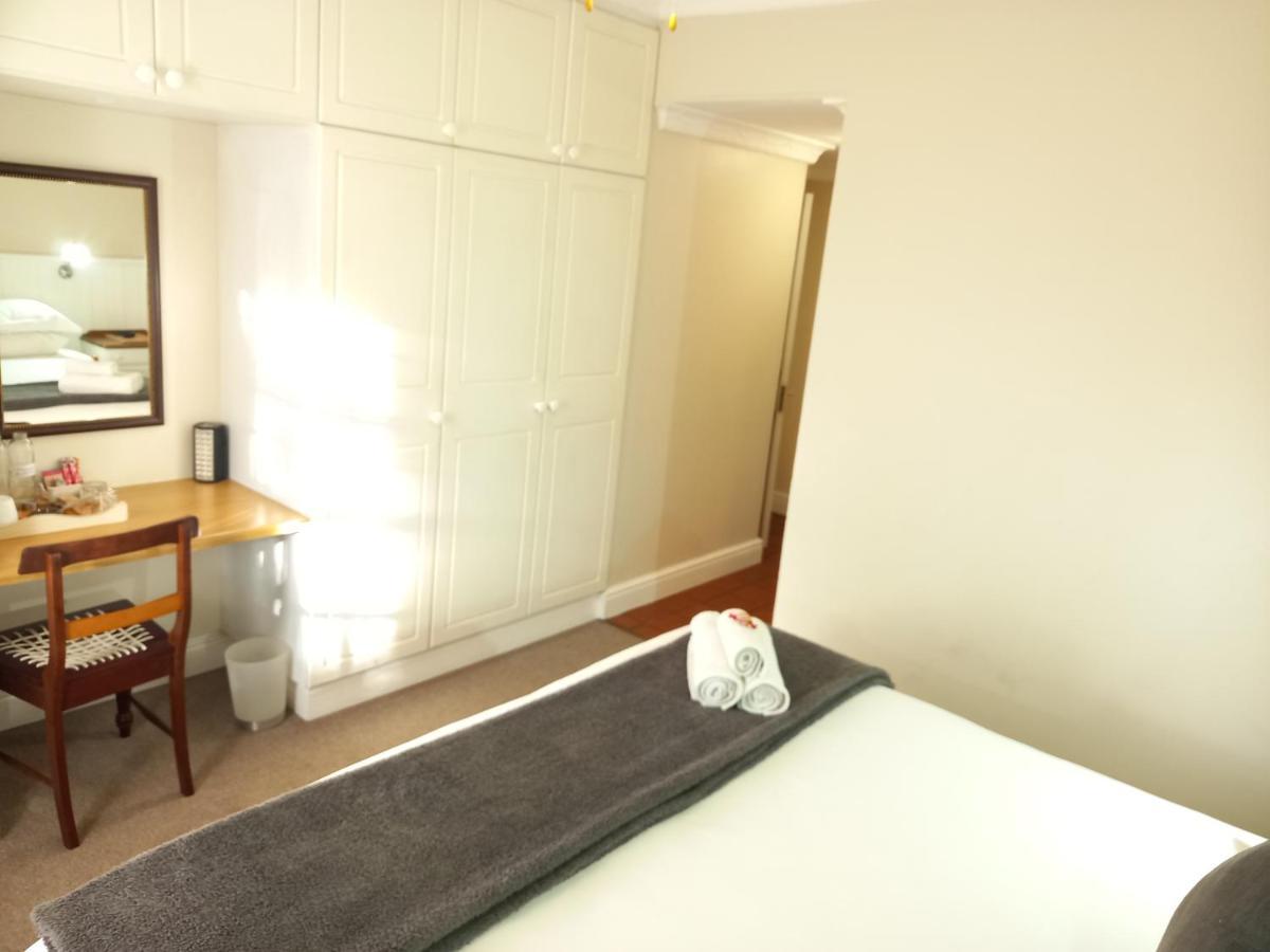 137 High Street Guest House เกรแฮมส์ทาวน์ ภายนอก รูปภาพ