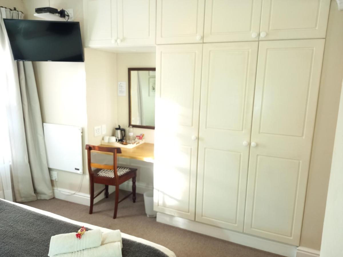 137 High Street Guest House เกรแฮมส์ทาวน์ ภายนอก รูปภาพ