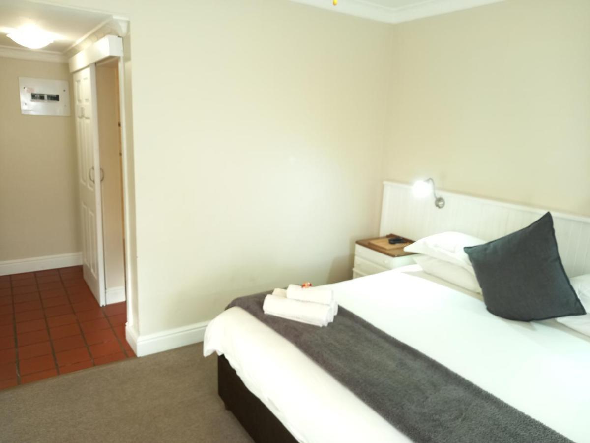 137 High Street Guest House เกรแฮมส์ทาวน์ ภายนอก รูปภาพ