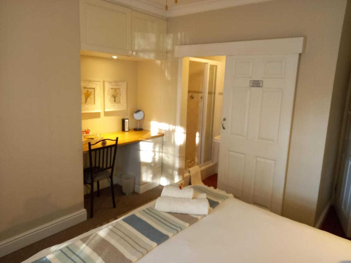 137 High Street Guest House เกรแฮมส์ทาวน์ ภายนอก รูปภาพ