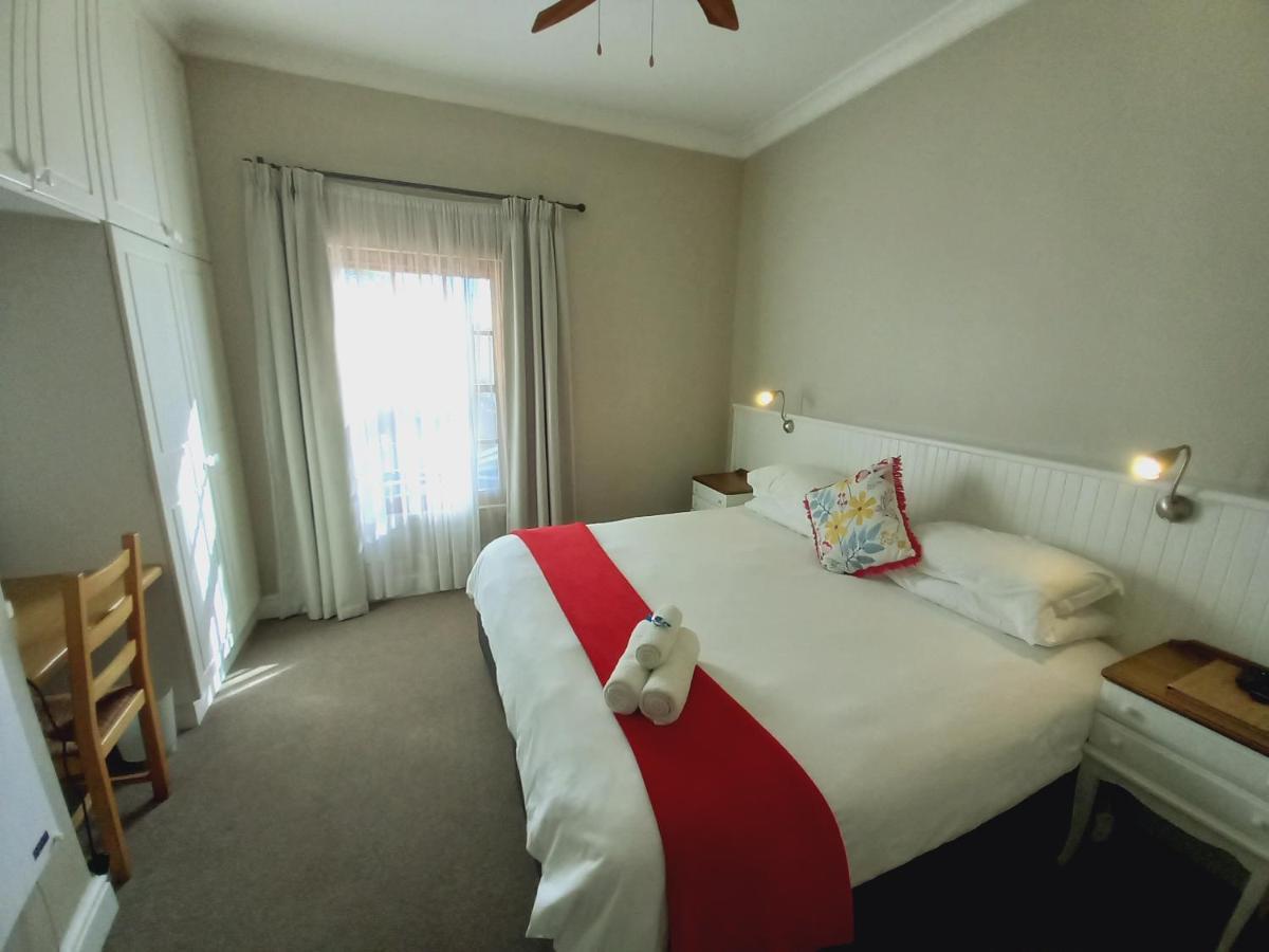 137 High Street Guest House เกรแฮมส์ทาวน์ ภายนอก รูปภาพ