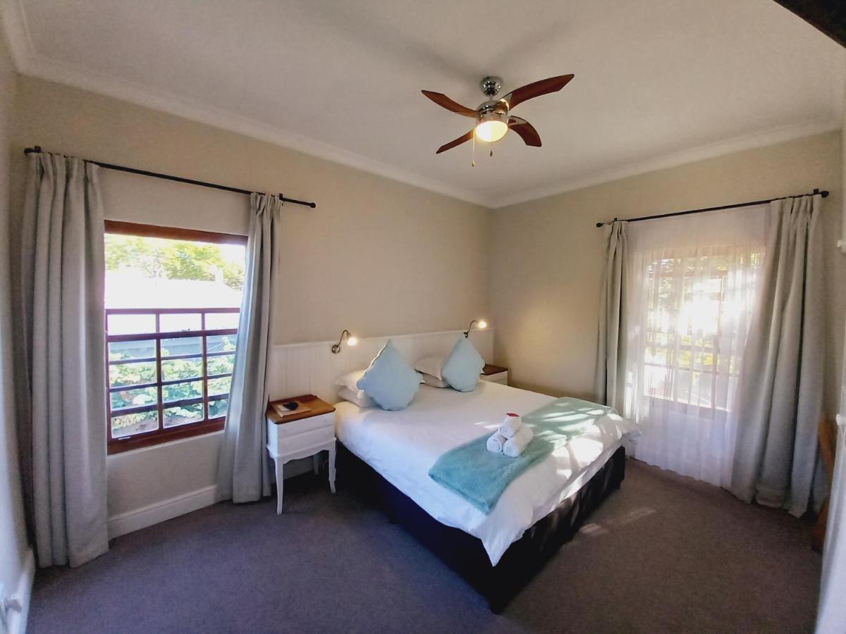 137 High Street Guest House เกรแฮมส์ทาวน์ ภายนอก รูปภาพ