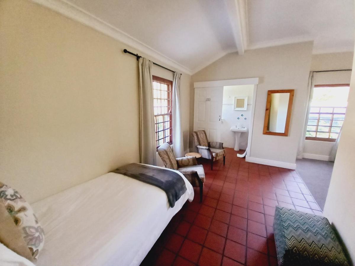 137 High Street Guest House เกรแฮมส์ทาวน์ ภายนอก รูปภาพ