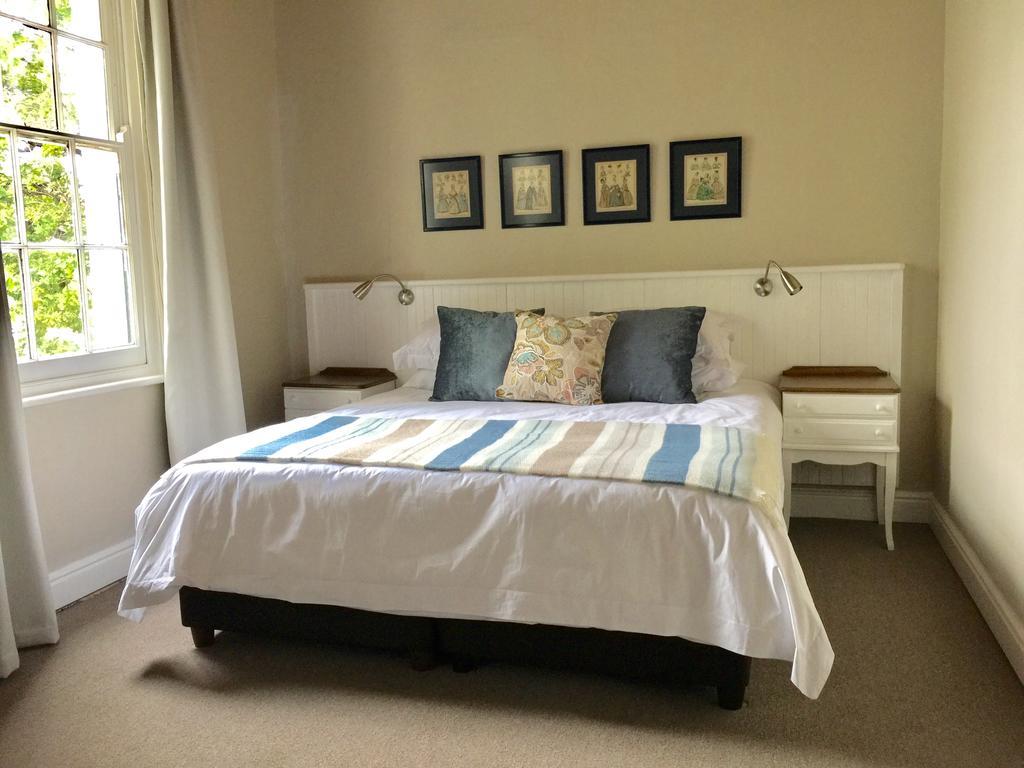 137 High Street Guest House เกรแฮมส์ทาวน์ ภายนอก รูปภาพ